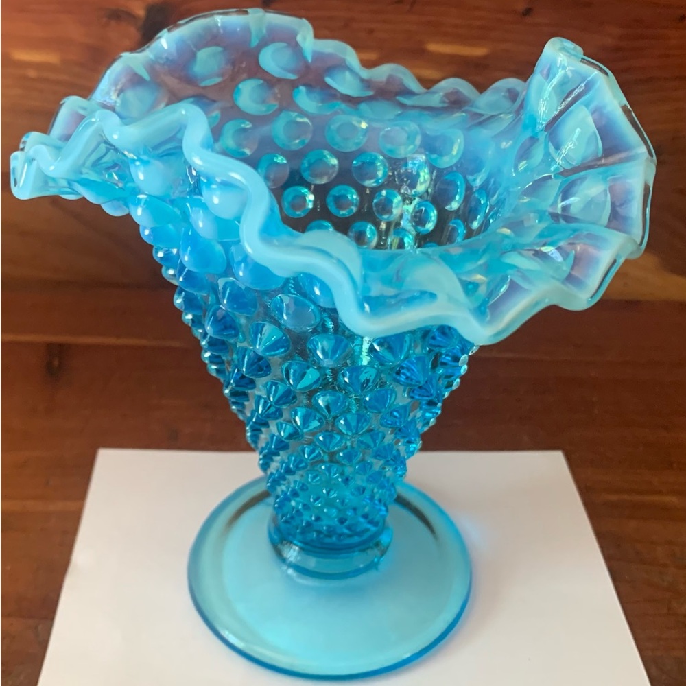 Vintage Fenton Blue Opalescent Hobnail Ruffled Pedestal 6” Vase- Art Collectible - Picture 3 of 11